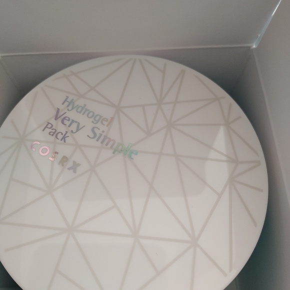 COSRX Hydrogel Very Simple Pack
Korean
(BNIB) - Picture 3 of 5